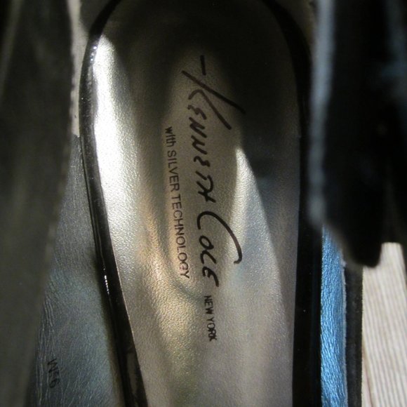 KENNETH COLE - Black Suede/Patent Leather Stack Heels with Ankle Straps - Sz 9.5 - Picture 5 of 10